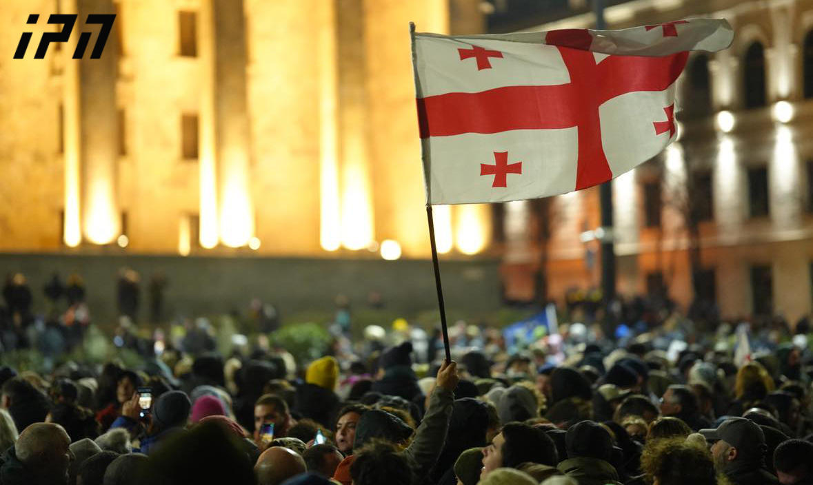 „სვანური კოშკი არასდროს იქნება „ბაშნია“, „მაიტა ევროპა-მეთქი“, „მთავრობა, ვერ გევიგე?!“ -  ამ ლოზუნგებით თბილისში, სხვადასხვა ლოკაციაზე რამდენიმე აქცია-მსვლელობა მიმდინარეობს