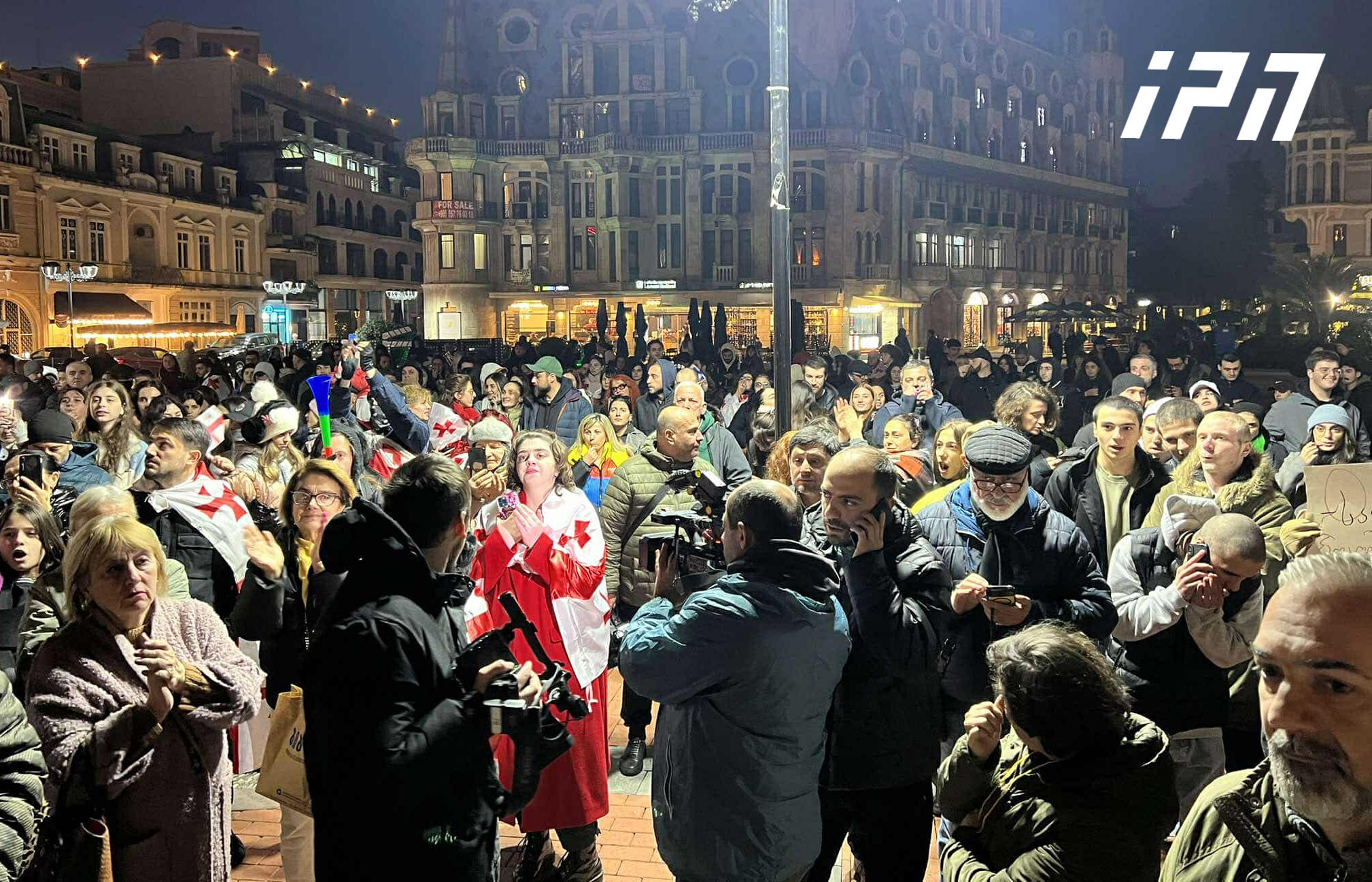 „ძირს რუსული რეჟიმი”, „გამოდით, საქართველოს გვართმევენ” - ამ შეძახილებით ბათუმში საპროტესტო მსვლელობა იმართება