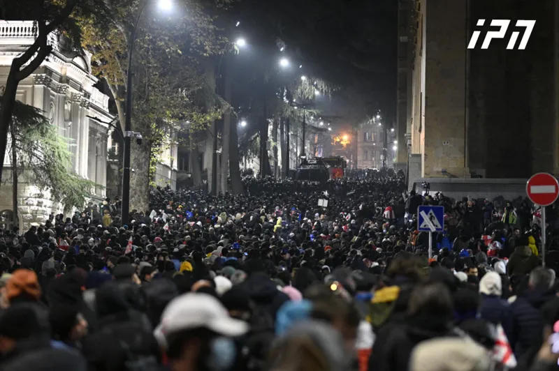 There is a special mobilization of police forces, including special forces, on the perimeter surrounding the Parliament: water cannons have also been deployed on the site