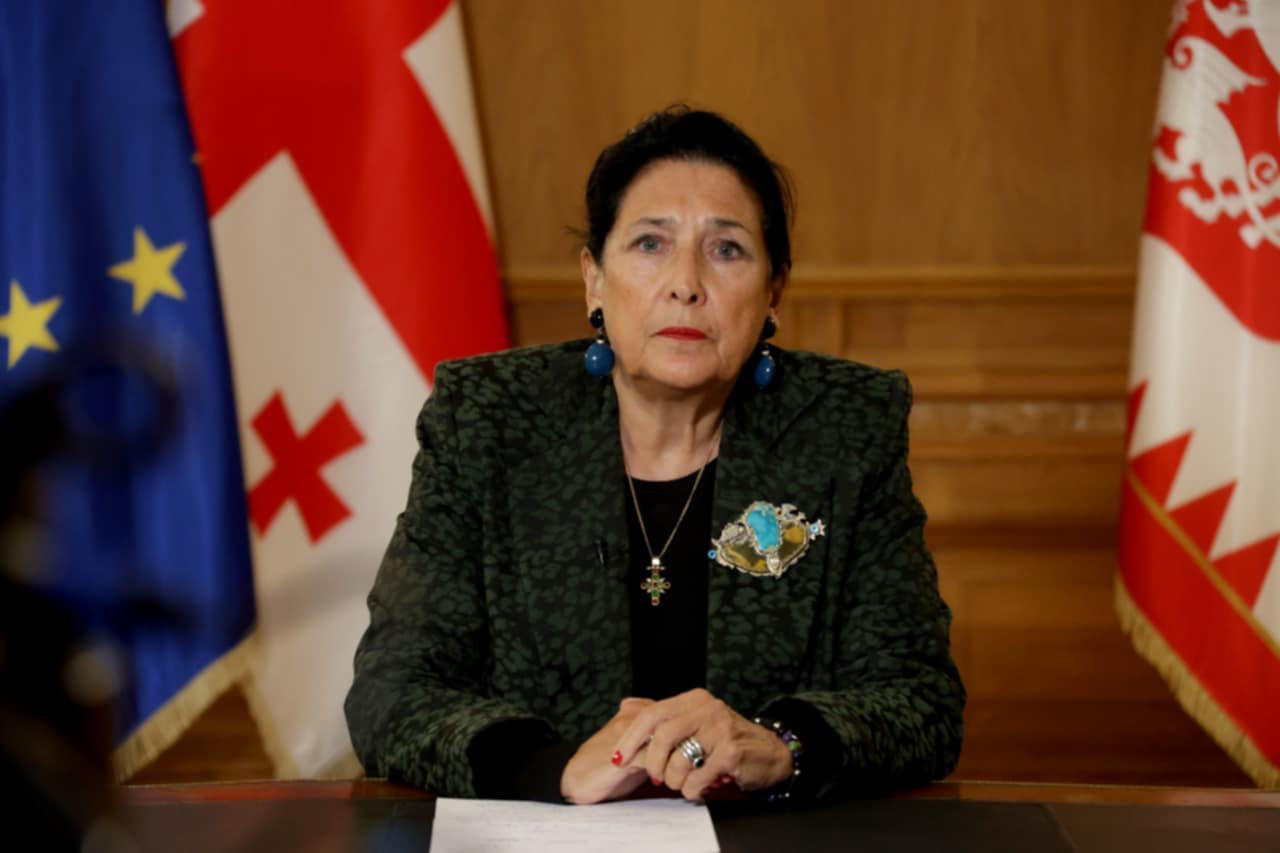 სალომე ზურაბიშვილი - ევროკავშირის წევრობის კანდიდატის სტატუსის მიღება სახალხო სიხარულის დღე იყო! - მმართველი ერთი ადამიანი/ერთი პარტია ამ შესანიშნავ შესაძლებლობას ანადგურებს და რეპრესიულ ავტორიტარულ რეჟიმს აშენებს