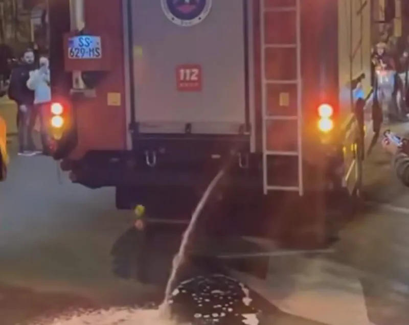 Ministry of Internal Affairs: Protesters blocked the road for a fire truck and attempted to open the water tank tap themselves, forcing firefighters to drain the water from the fire truck