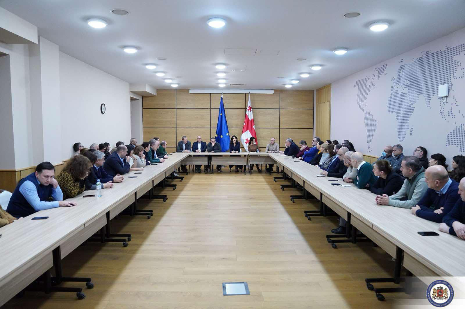 საგარეო საქმეთა მინისტრი მაკა ბოჭორიშვილი სამინისტროში საქმიანობას შეუდგა