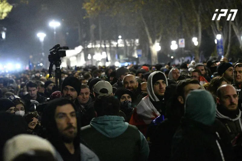 After the special forces cleared the perimeter around the parliament, some of the demonstrators moved to the area near the Rustaveli metro station and continue their protest