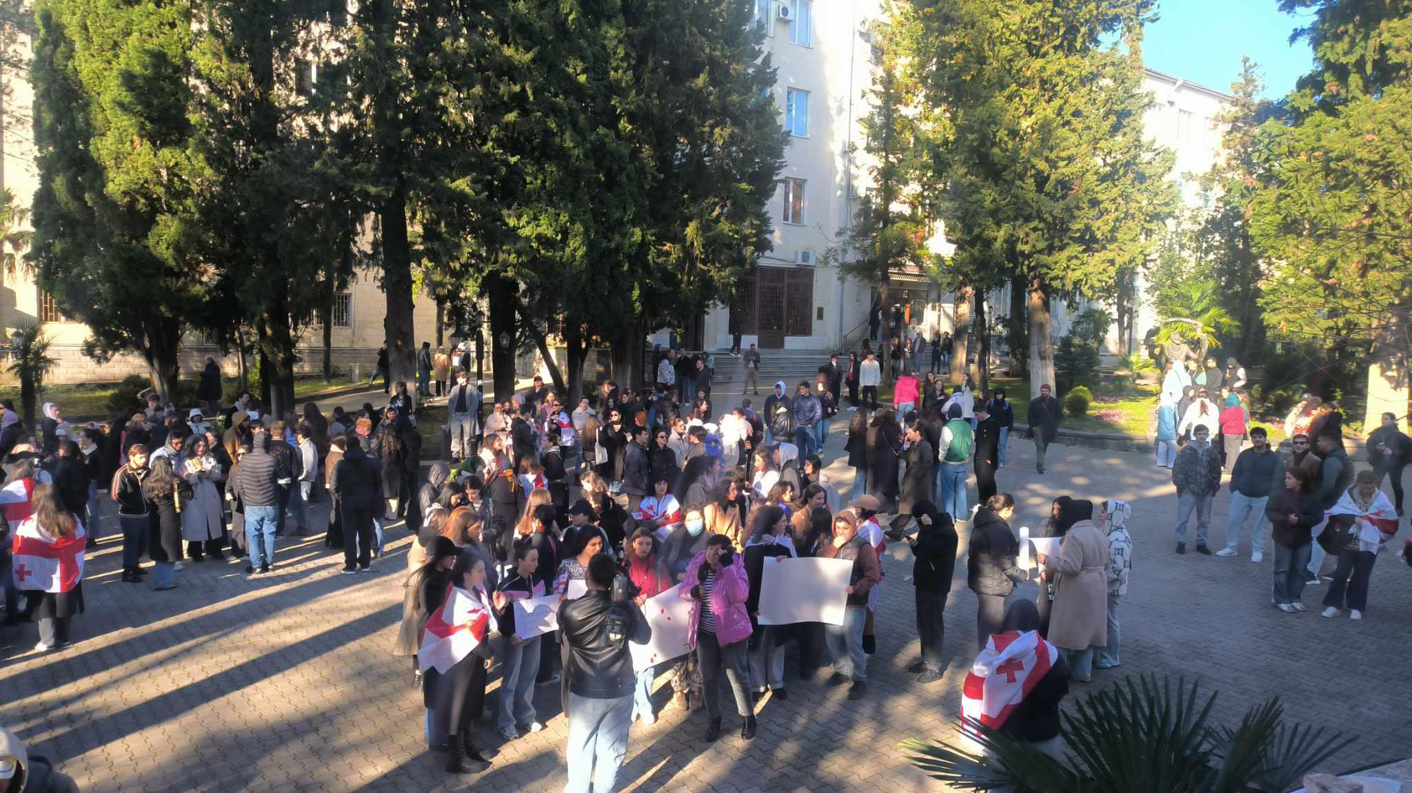ქუთაისში, აკაკი წერეთლის სახელობის სახელმწიფო უნივერსიტეტის სტუდენტთა ნაწილი გაიფიცა