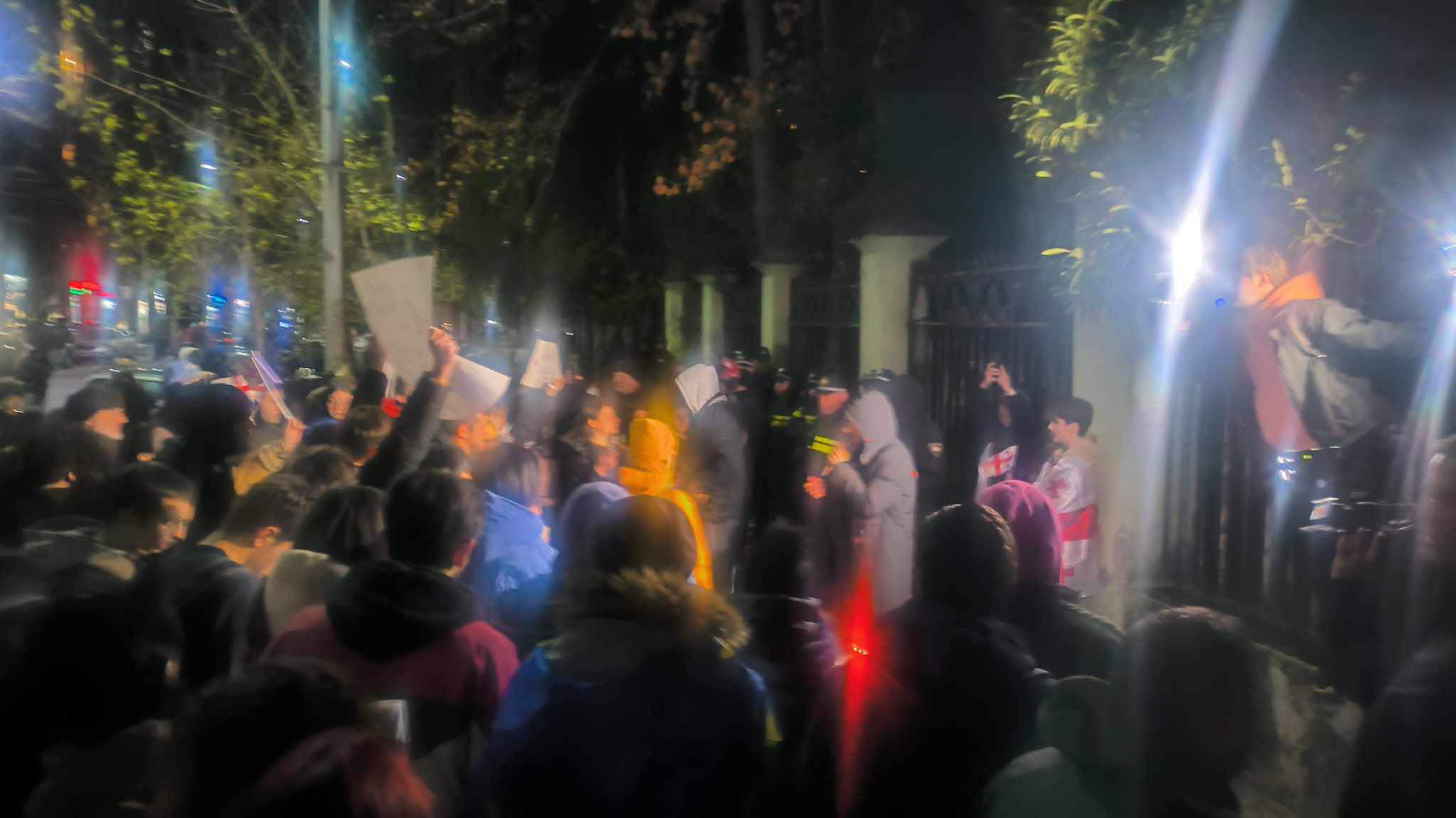 ქუთაისში, საპროტესტო აქცია და მსვლელობა გაიმართა - მომიტინგეებმა სოლიდარობა გამოუცხადეს დაკავებულებს
