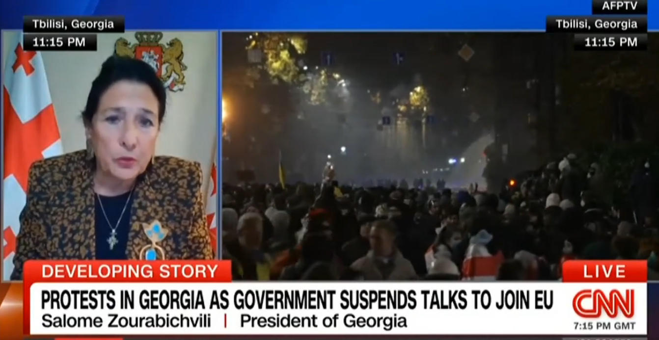 პრეზიდენტი - მშვიდობიანი, თითქმის ოჯახური დემონსტრაციაა, სანამ პოლიცია ან „შავი ძალები“ წინსვლას არ დაიწყებენ - ქვეყნის 80%-ს ევროპული მომავალი სურს, არ სურს რუსეთისკენ სვლა, რომელიც მხოლოდ მმართველი პარტიის ნებაა