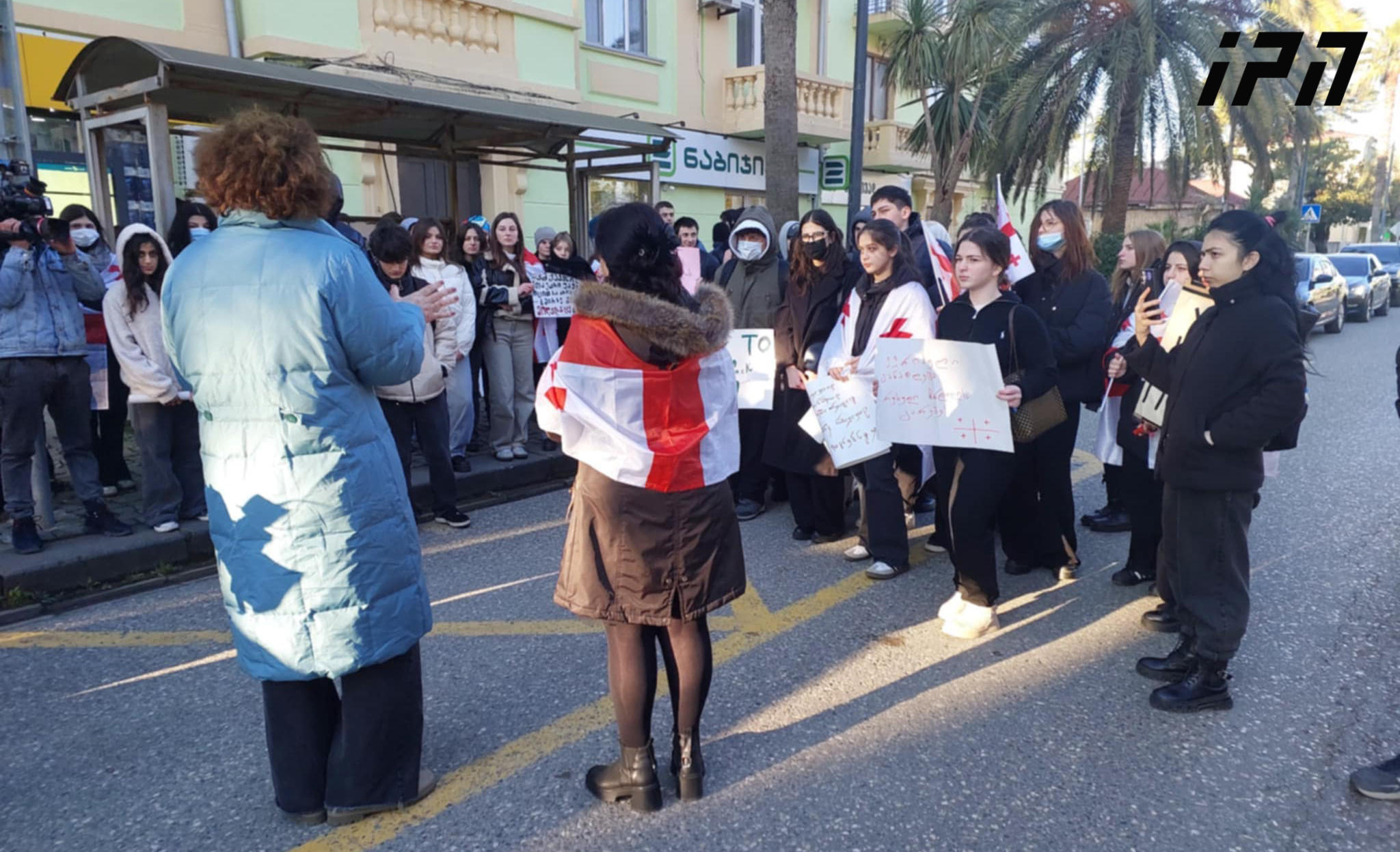 ფოთში, მე-5 საჯარო სკოლის მაღალი კლასის მოსწავლეები გაიფიცნენ