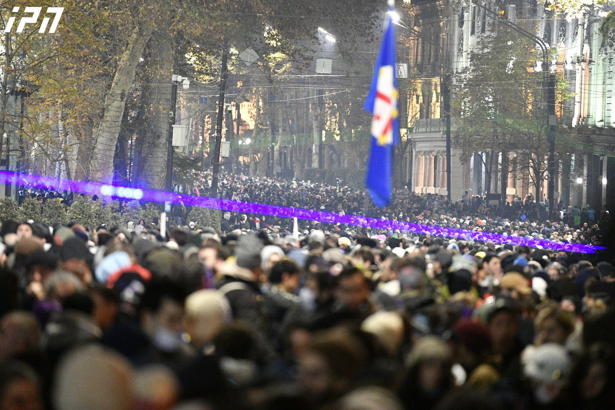 პარლამენტთან აქციის მონაწილეები იკრიბებიან - რუსთაველის გამზირი გადაიკეტა