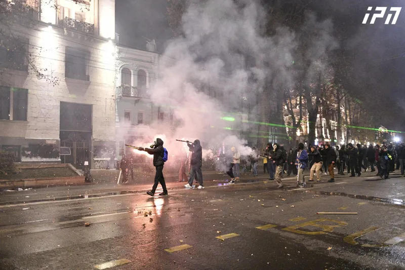 Special forces have been deployed near the Tbilisi Marriott Hotel, while protesters are in front of the Rustaveli Theater: demonstrators are periodically firing pyrotechnics, special forces are using so-called gas capsules