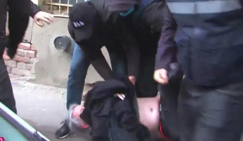 There is noise near the "Droa" office, where the police are conducting a search - the law enforcement officers allegedly arrested Nika Gvaramia