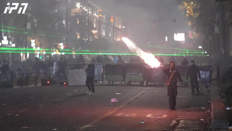 Protesters set up barricades on Rustaveli Avenue