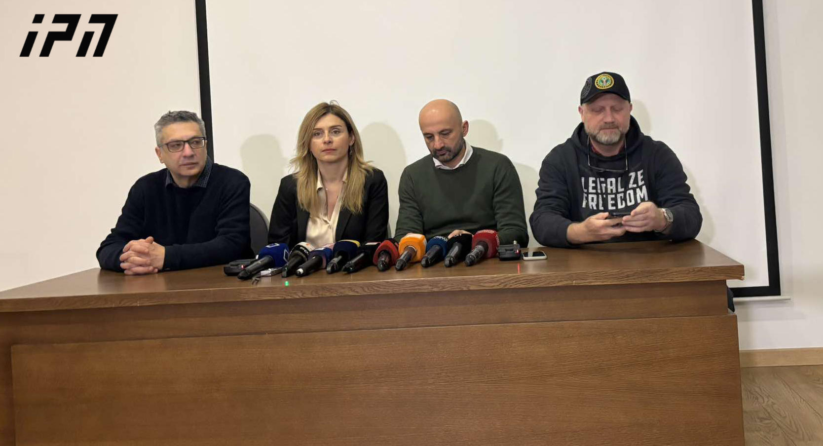 ბარიერგადალახული ოთხი პარტია დღეიდან საინფორმაციო ცენტრს აამოქმედებს, რომლითაც საზოგადოებას მიმდინარე მოვლენებზე ინტენსიურად მიაწვდის ინფორმაციას