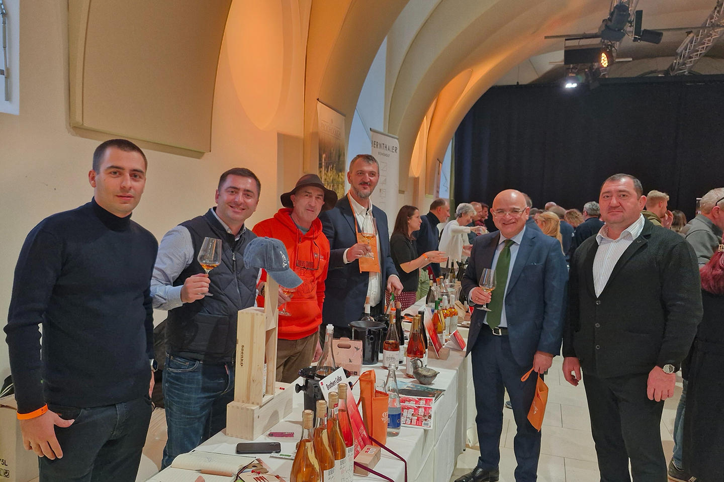 ბოლნისელმა მეღვინეებმა „ქარვისფერი ღვინის ფესტივალში“ მიიღეს მონაწილეობა