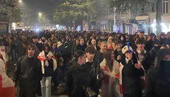 საპროტესტო აქციები გრძელდება ბათუმშიც - მოქალაქეები მსვლელობას მართავენ