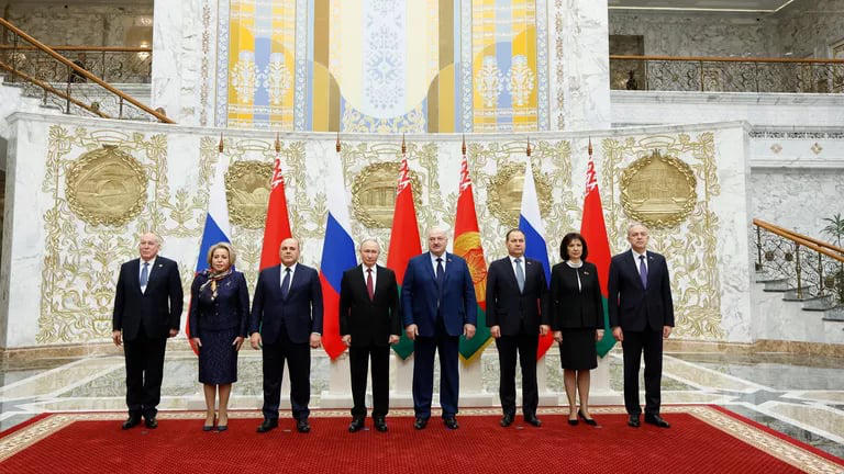 ვლადიმერ პუტინი და ალექსანდრე ლუკაშენკო ხელს მოაწერენ უსაფრთხოების გარანტიების შესახებ შეთანხმებას, რომელიც, სხვა საკითხებთან ერთად, ბელარუსში რუსული ტაქტიკური ბირთვული იარაღის განლაგებასაც ითვალისწინებს