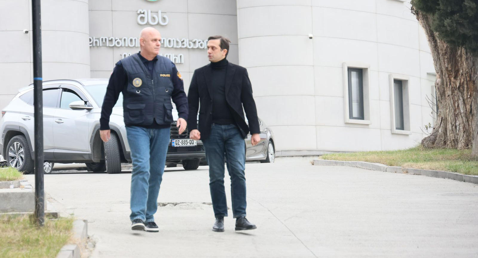 ომბუდსმენი - აქციაზე დაკავებულთა ნაწილი აცხადებს, რომ პოლიცია მათზე დაკავებისა და ტრანსპორტირების დროს ძალადობდა - პოლიცია მათ ჩამორთმეულ ტელეფონებსა და სხვა პირად ნივთებს აღარ უბრუნებს