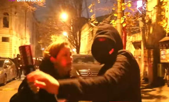სპეციალურმა საგამოძიებო სამსახურმა, „ტვ პირველის" თანამშრომლებზე თავდასხმის ფაქტზე გამოძიება, ჟურნალისტის საქმიანობაში ხელშეშლის მუხლით დაიწყო