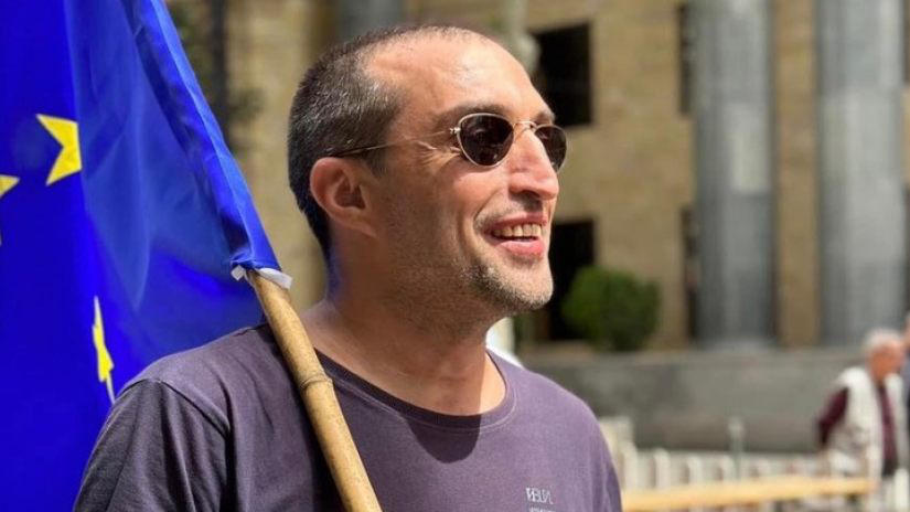„გირჩი - მეტი თავისუფლების“ ინფორმაციით, აქციაზე დაკავებულმა გიორგი ახობაძემ მშრალი შიმშილობა დაიწყო