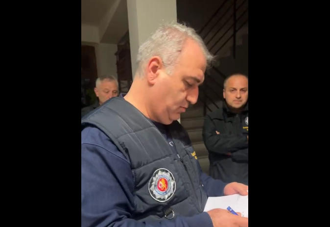 გიორგი ვაშაძეს პოლიციამ სახლში უწყება მიუტანა და განუმარტა, რომ გამოკითხვაზე იბარებს