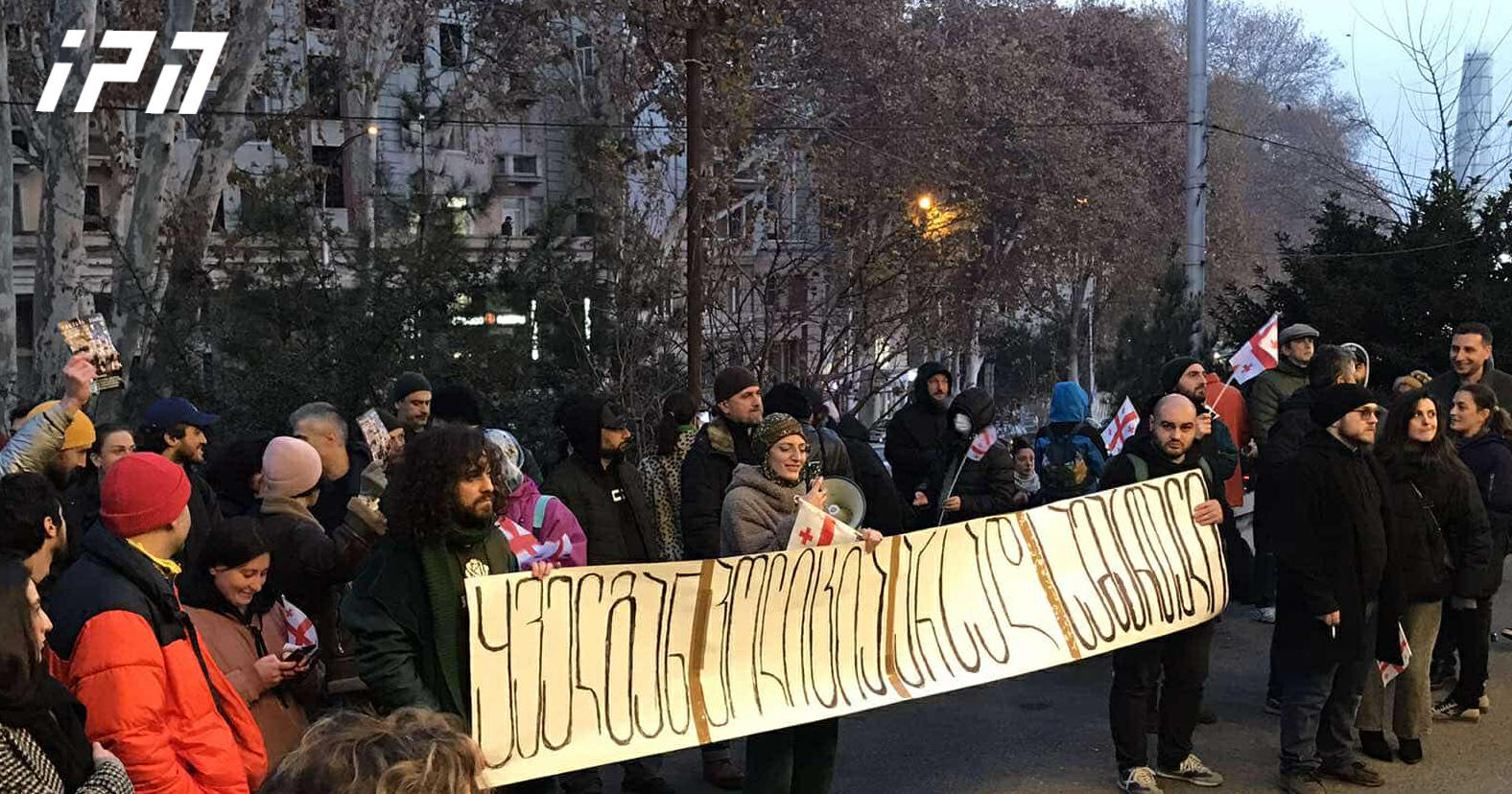 სახელოვნებო სფეროს წარმომადგენლებსა და „საზოგადოებრივ მაუწყებელს“ შორის გარკვეული შეთანხმება შედგა