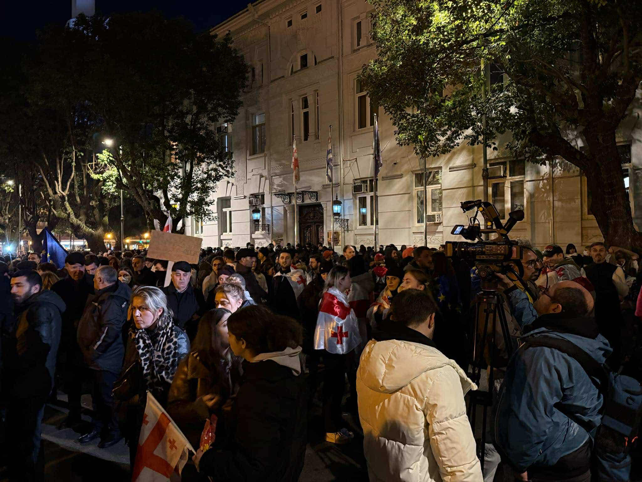 საპროტესტო აქცია ბათუმშიც გრძელდება