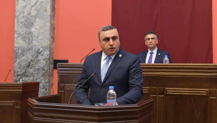 იურიდიულ საკითხთა კომიტეტმა „საჯარო სამსახურის შესახებ“ კანონში ცვლილებას მხარი დაუჭირა