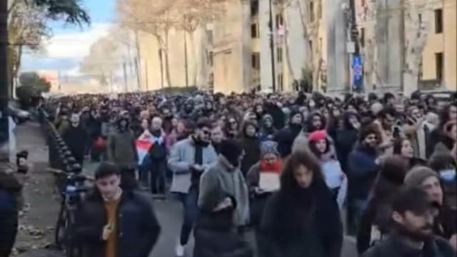 IT და ტექნოლოგიური სფეროს წარმომადგენლებმა რესპუბლიკის მოედნიდან პარლამენტის შენობამდე საპროტესტო მსვლელობა გამართეს