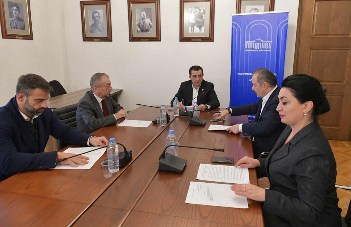 თავდაცვისა და უშიშროების კომიტეტმა მე-10 მოწვევის პარლამენტში ინიცირებული კანონპროექტების განხილვის მიზანშეწონილობის საკითხზე იმსჯელა