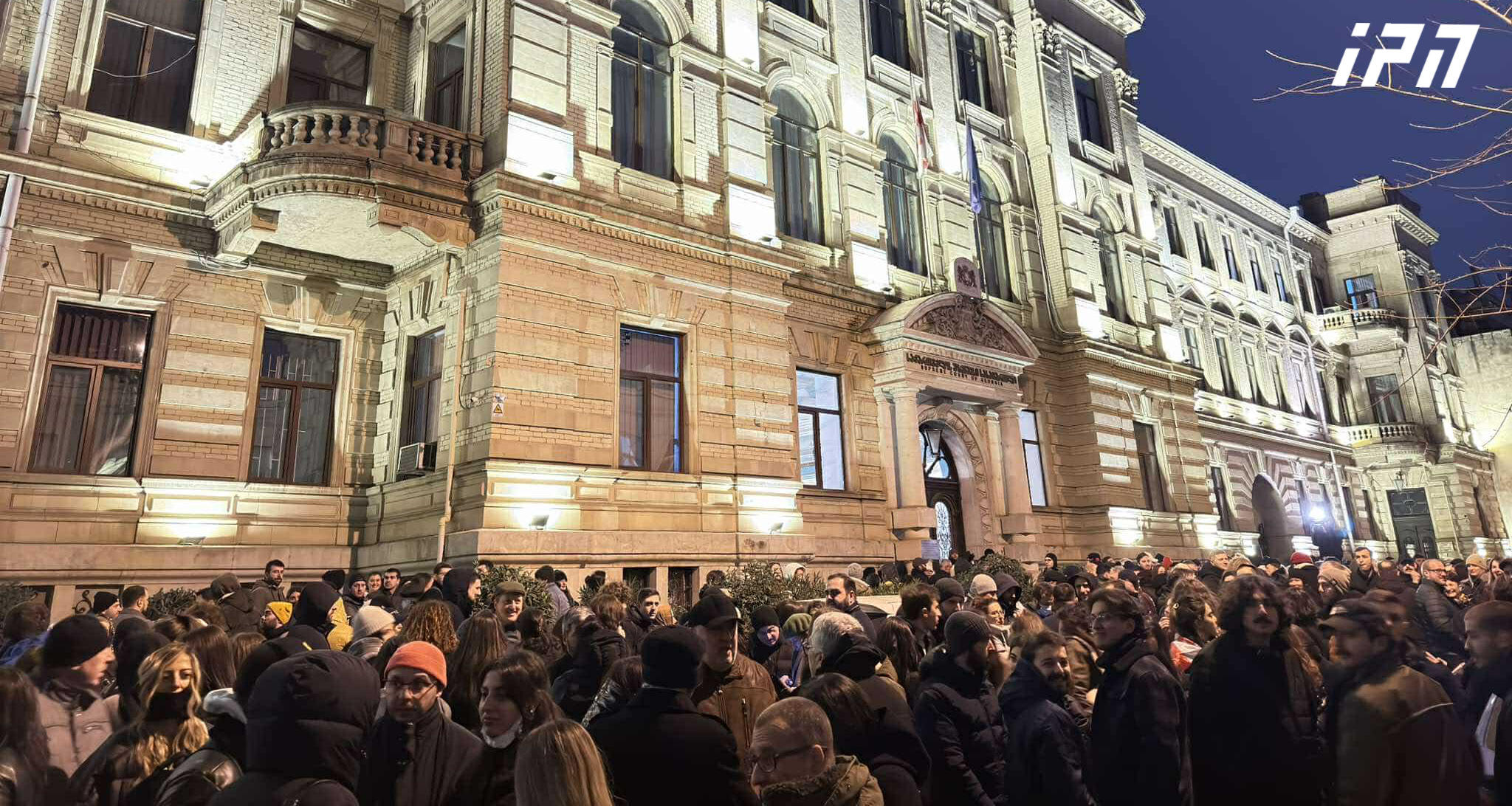 იურისტები უზენაეს სასამართლოსთან საპროტესტო აქციას მართავენ