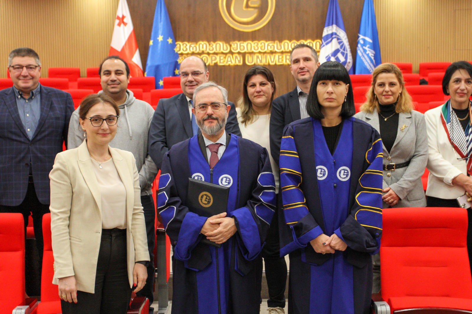 ვიქტორ მანუელ ვაზკეზ არჩეს  "ევროპის უნივერსიტეტის" საპატიო დოქტორის წოდება მიენიჭა