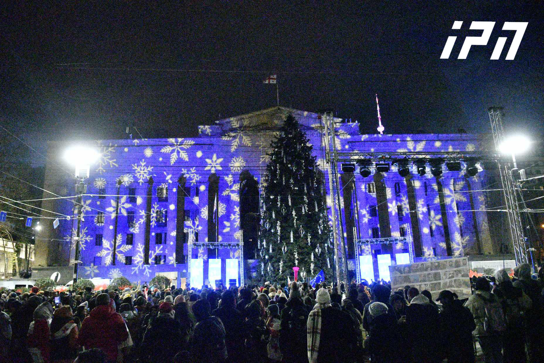 თბილისის მერიამ პარლამენტთან ნაძვის ხის საზეიმოდ ანთების ღონისძიება გადადო