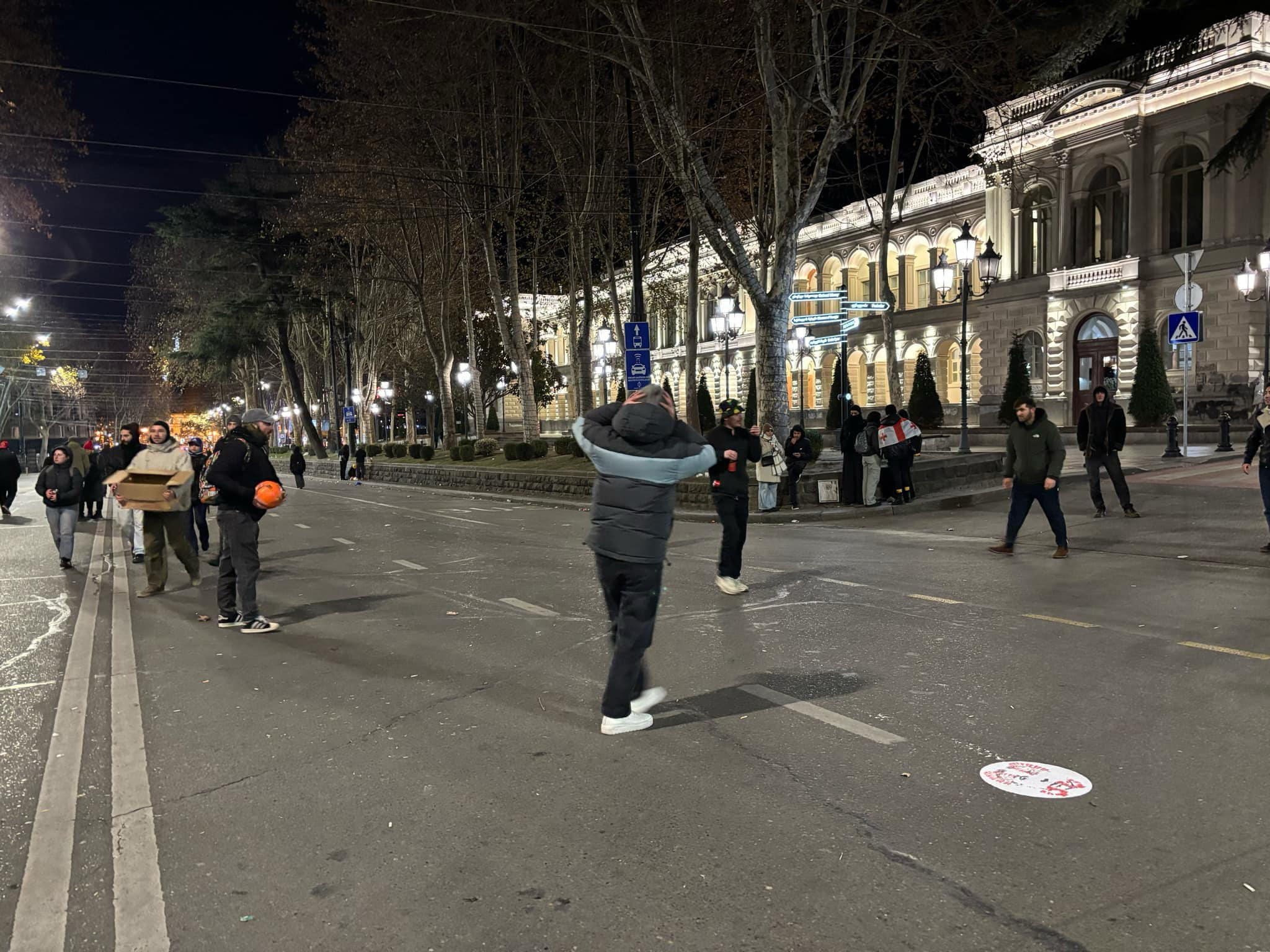 პარლამენტთან საპროტესტო აქცია დღეისთვის დასრულებულია