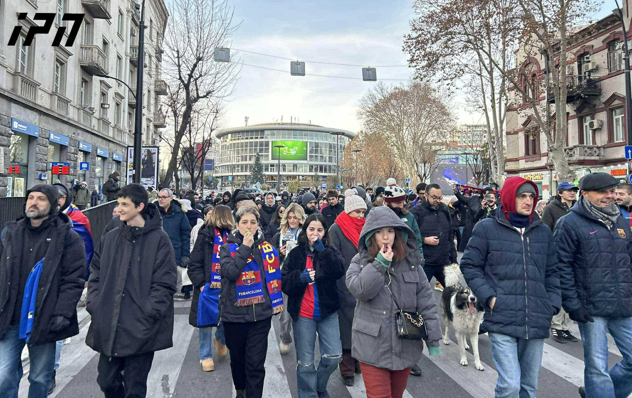 თბილისში „რეალისა“ და „ბარსელონას“ ფანები მსვლელობას მართავენ
