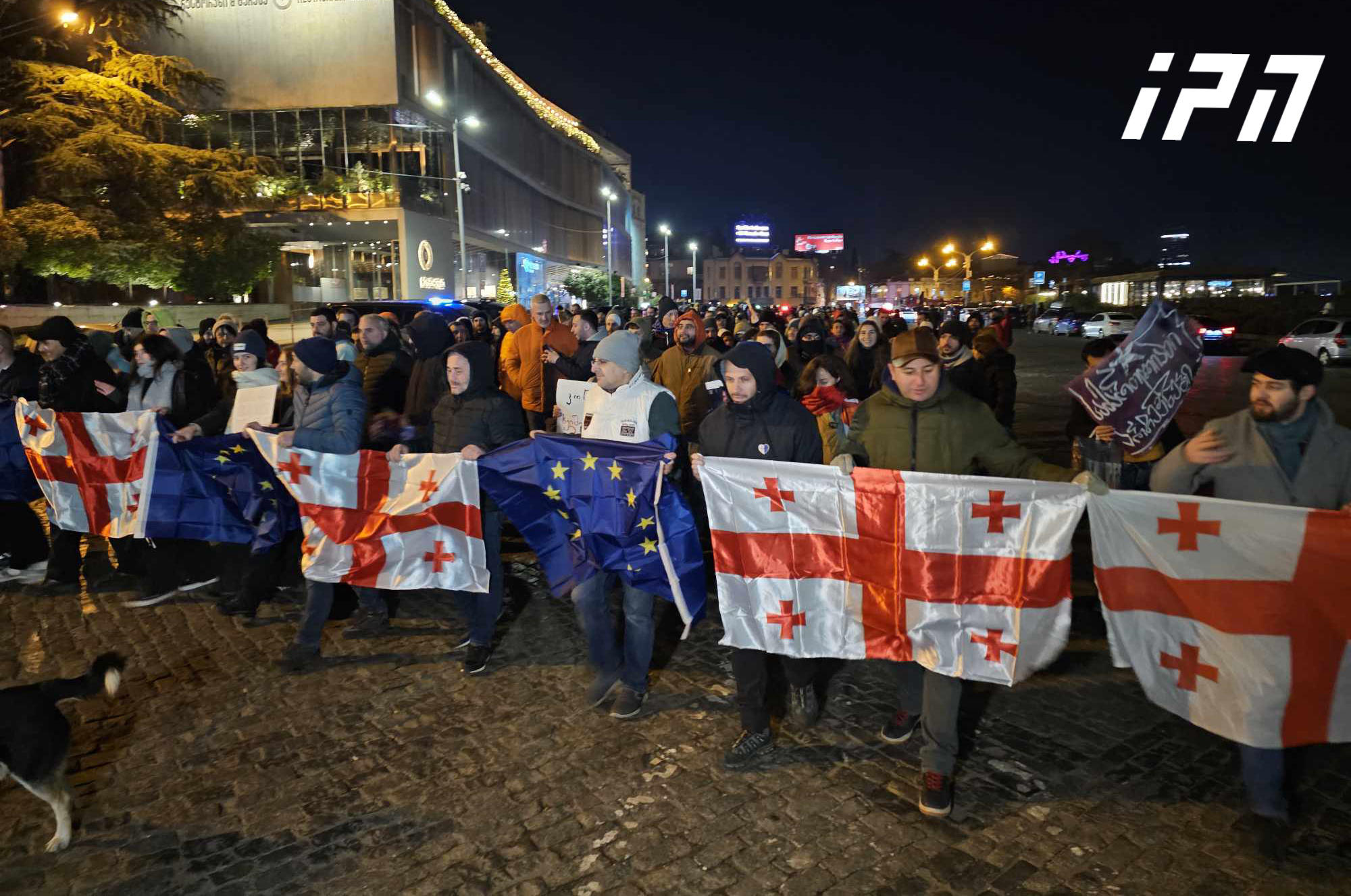 პარლამენტთან მიმდინარე აქციას „რა? სად? როდის?“ და „წიგნების თაროს“ მოთამაშეებისა და მხარდამჭერების მსვლელობა რესპუბლიკის მოედნიდან შეუერთდება