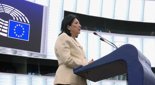 სალომე ზურაბიშვილი - ყველაფერს აკონტროლებს ერთი პარტია და ერთი პირი, რა რჩება ამ კონტროლის გარეთ? - ოპოზიციური მედია, არასამთავრობო სექტორი და მე, რომელიც აქ ვარ და ერთი კვირის შემდეგ აღარ მეყოლება პირადი დაცვა