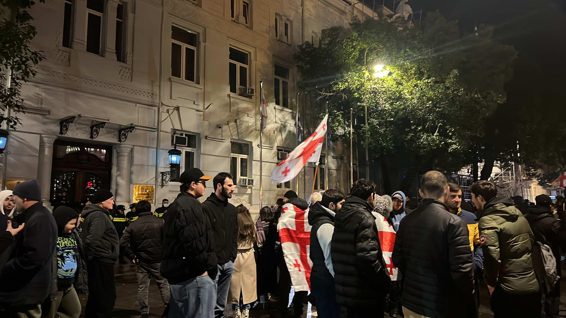 აჭარის მთავრობის სახლთან საპროტესტო აქცია განახლდა