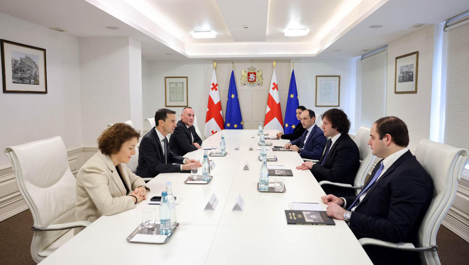 ირაკლი კობახიძე თბილისისა და ბათუმის აეროპორტების მმართველი კომპანიის მენეჯმენტს შეხვდა