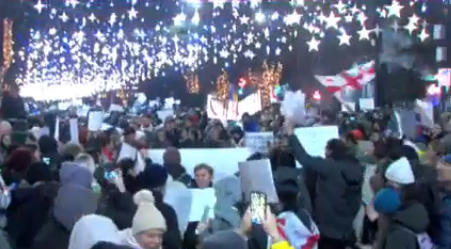 ლეჩხუმელები რუსთაველის გამზირზე აქციას რესპუბლიკის მოედნიდან მსვლელობით შეუერთდნენ