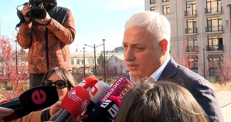 ბიზნესმენი ირაკლი იაშვილი - მესმის მოთხოვნები და არ ვუერთდები ამ მოთხოვნას, რომ ლარი ჩამოვაქციოთ - არ ვუერთდები პეტიციას