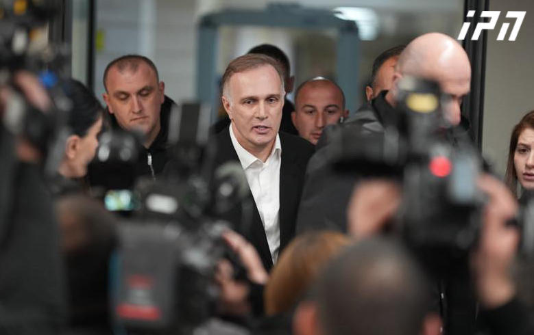 ბიზნესმენი ნოშრევან ნამორაძე - ყველას მინდა, ვუთხრა, რომ დაწყნარდნენ - გვაბულინგებენ, ვითომ რაღაც სხვა კურსი გვინდა, აქ ყველას მშვიდობა უნდა, რაც განაცხადა პრემიერმაც და თითოეულმა ბიზნესმენმაც