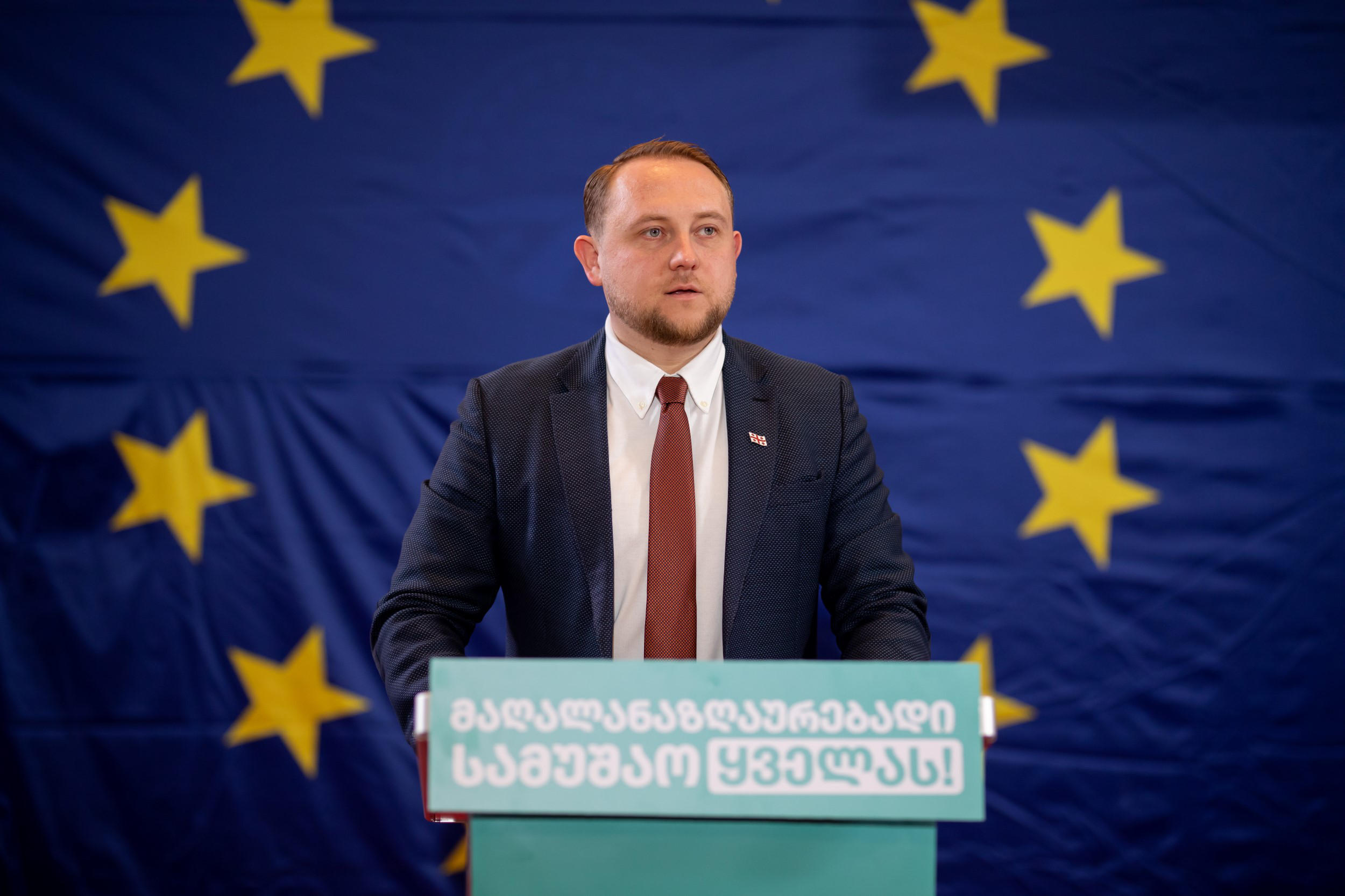 ვასო ურუშაძე - ირაკლი კობახიძის შეხვედრა ბიზნესის წარმომადგენლებთან არაღიარებული პრემიერ - მინისტრის სკამის ლეგიტიმაციის მცდელობა იყო