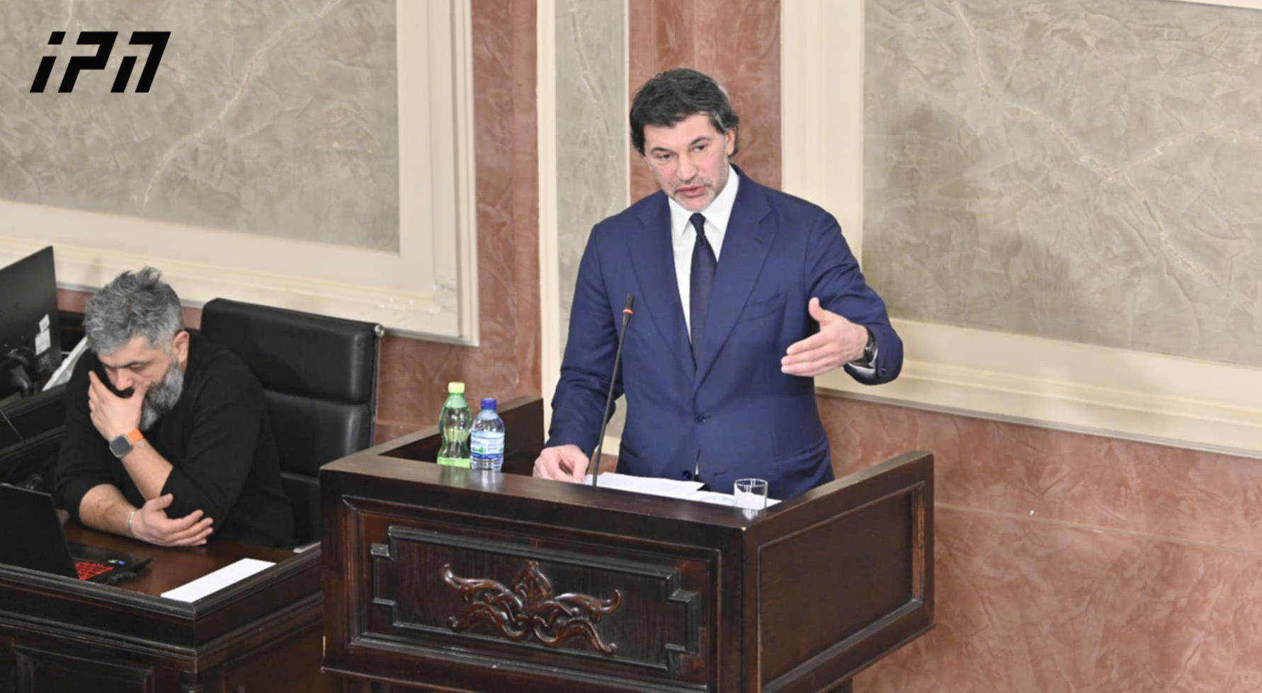 თბილისის საკრებულოში სხდომა მიმდინარეობს, სადაც კახა კალაძე მერიის წლიურ ანგარიშს წარადგენს - სხდომაზე დედაქალაქის 2025 წლის ბიუჯეტიც უნდა დამტკიცდეს
