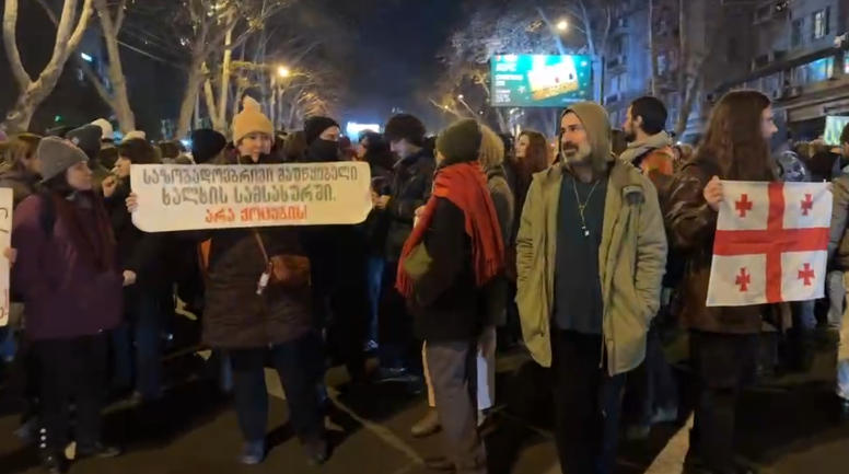 მოქალაქეები საზოგადოებრივ მაუწყებელთან აქცია ლოზუნგით - „ეთერი ხალხს“ მართავენ და არხის მენეჯმენტთან შეხვედრას ითხოვენ