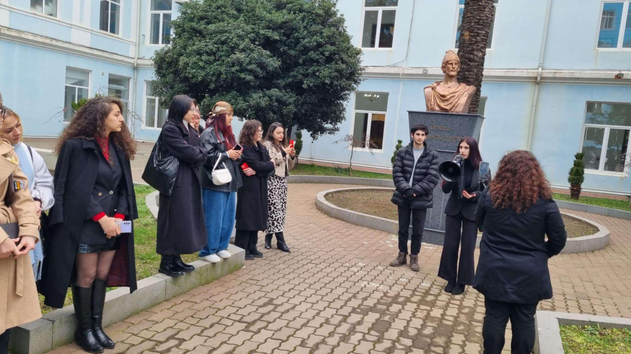 ბათუმის შოთა რუსთაველის სახელობის სახელმწიფო უნივერსიტეტის სტუდენტები პროტესტის ნიშნად გაიფიცნენ