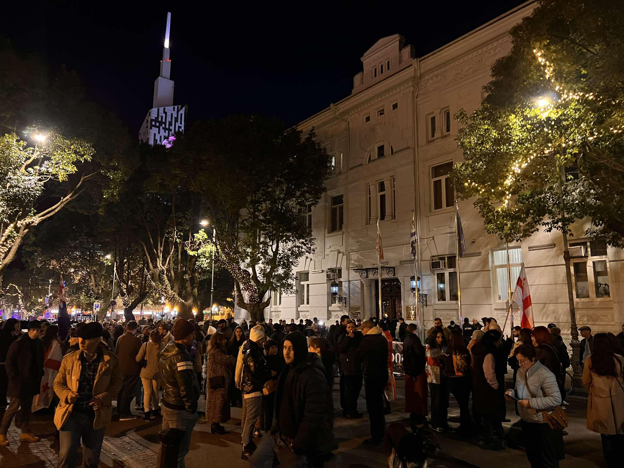 აჭარის მთავრობის სახლთან აქცია ლოზუნგით - „არა რუსულ რეჟიმს“ მიმდინარეობს