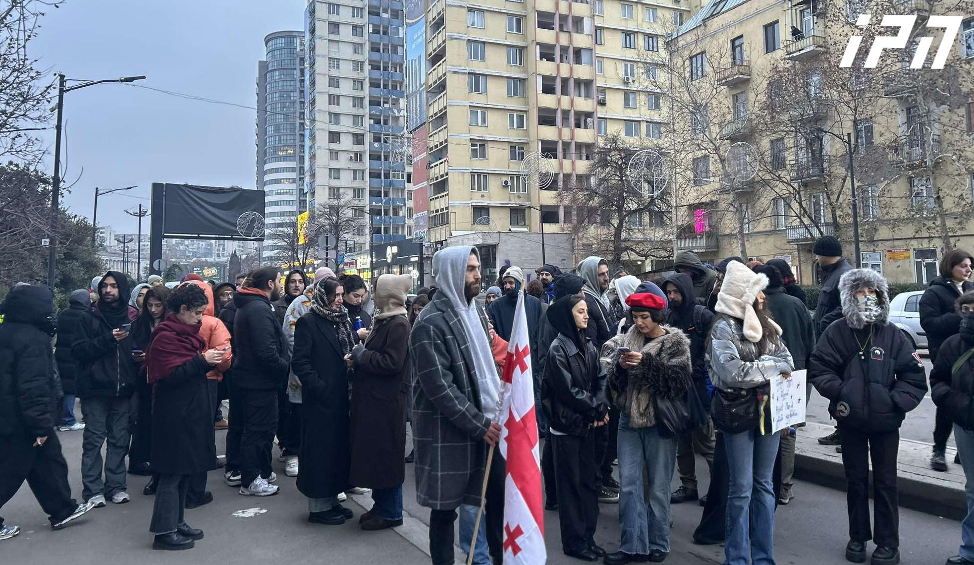 მარკეტერების, დიზაინერების, PR სპეციალისტების და შემოქმედებითი ინდუსტრიის წარმომადგენლების მსვლელობამ თბილისის მერიასთან გადაინაცვლა