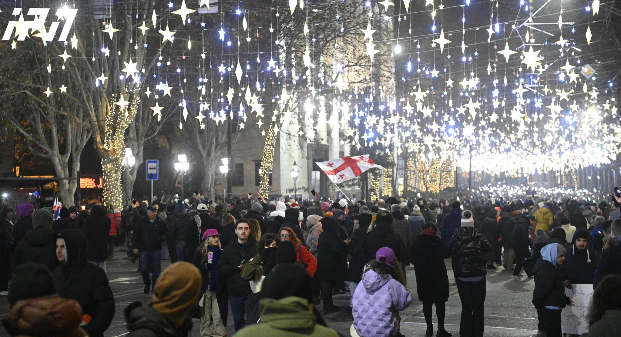 რუსთაველის გამზირზე აქცია მიმდინარეობს - გამზირზე საავტომობილო მოძრაობა შეზღუდულია