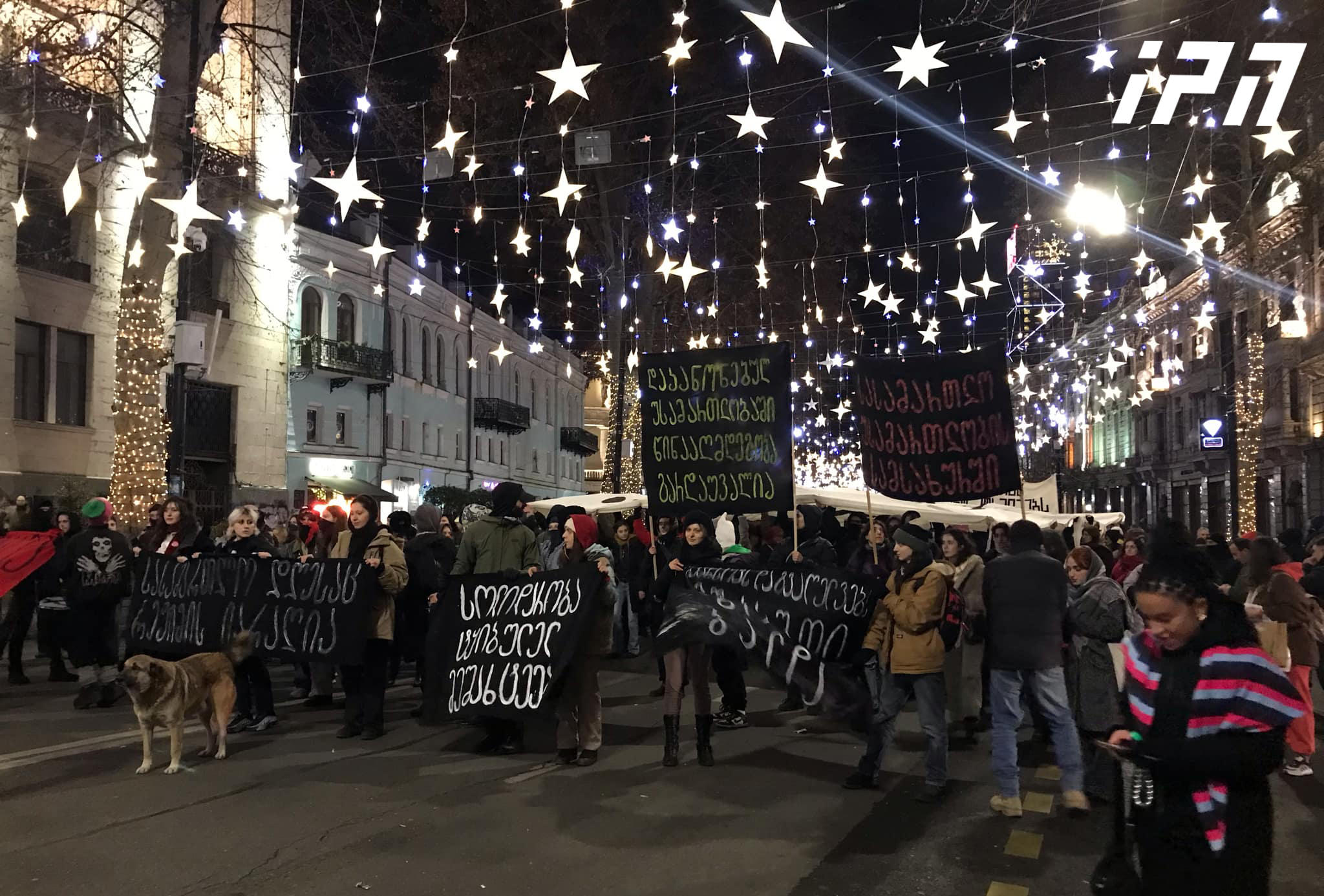 საზოგადოებრივი მაუწყებლიდან აქციის მონაწილეებმა, მსვლელობით რუსთაველის გამზირზე გადაინაცვლეს