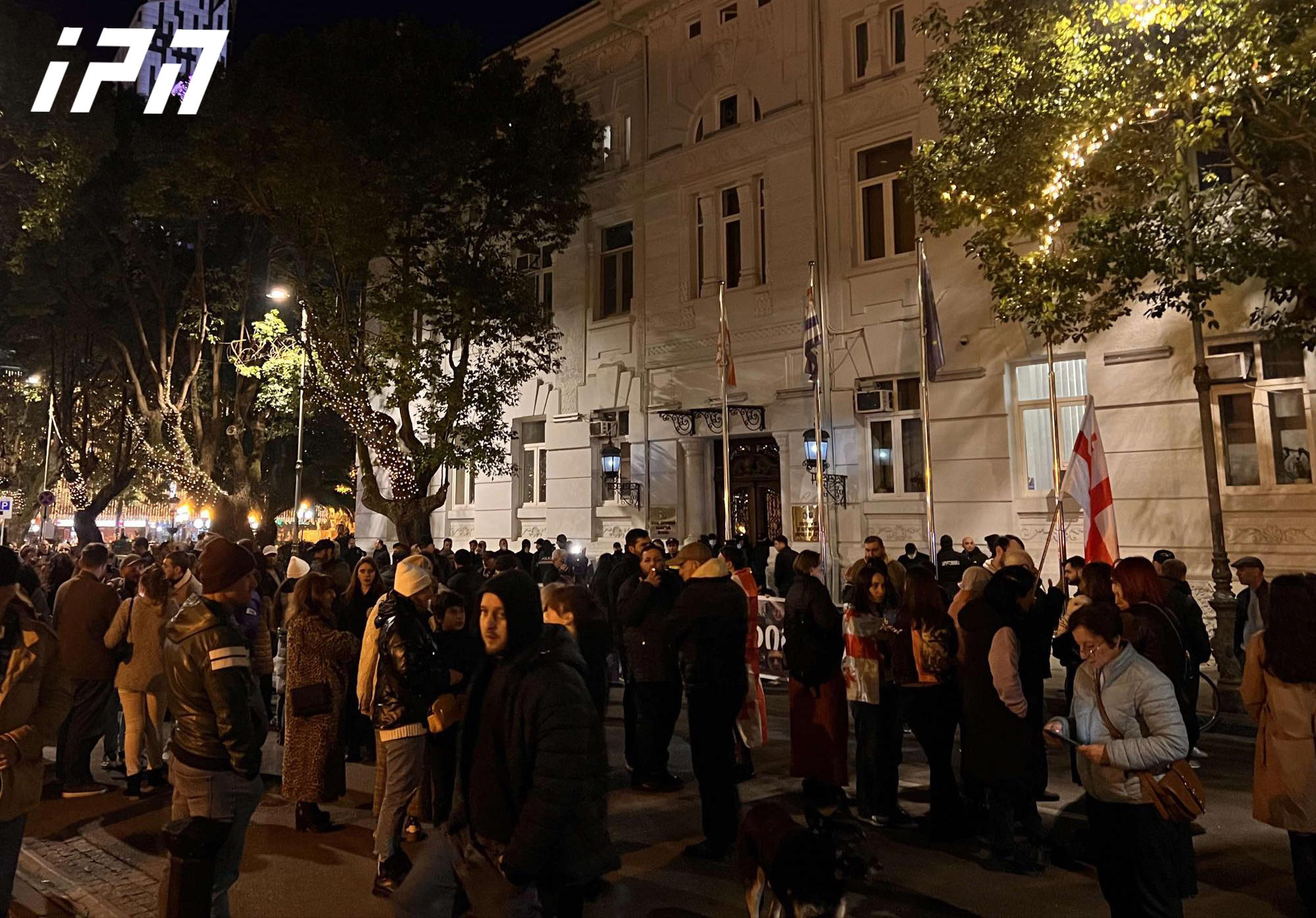 აჭარის მთავრობისა და საკონსტიტუციო სასამართლოს შენობასთან საპროტესტო აქცია იმართება