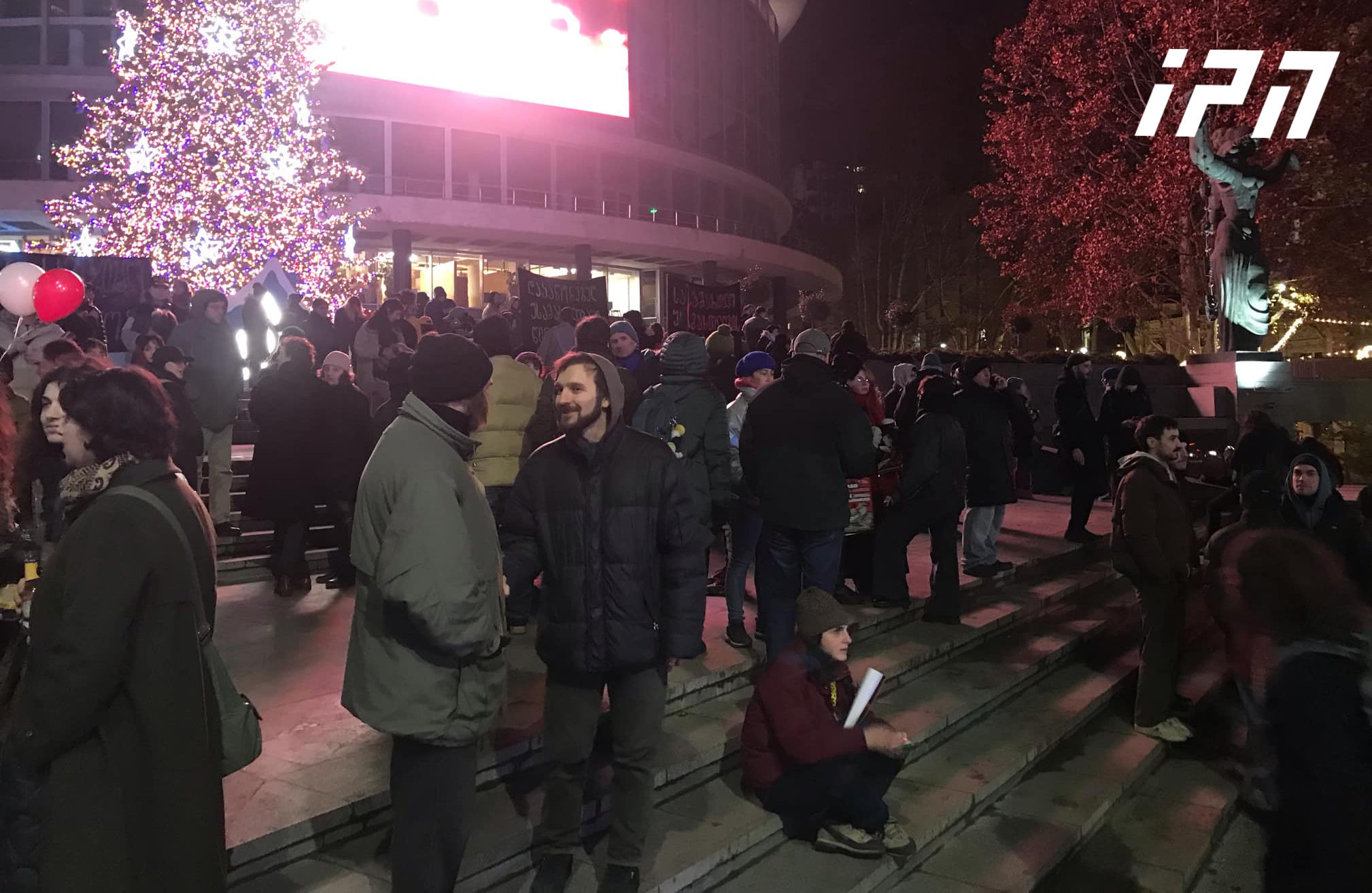 „პოლიციური და ავტორიტარული რეჟიმის წინააღმდეგ“ - ამ ლოზუნგით, მოქალაქეები ფილარმონიასთან მორიგი აქცია-მსვლელობისთვის ემზადებიან